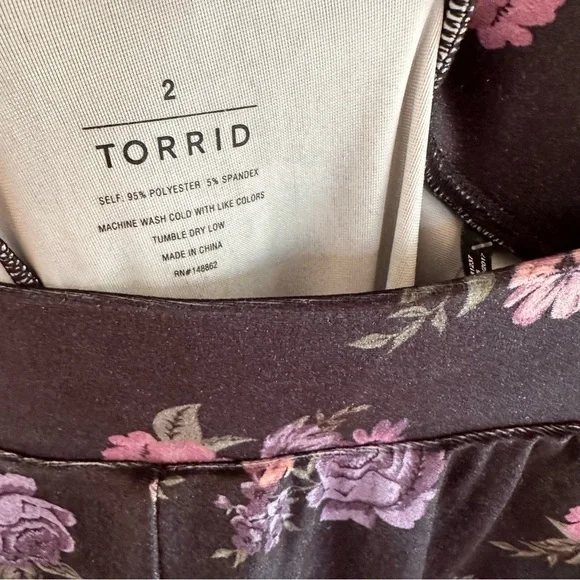 Torrid Black Velvet Floral Leggings Size 2 - Picture 4 of 5